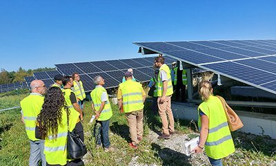 illustration Une centrale photovoltaïque au sol installée sur un ancien site d'enfouissement technique de déchets à Capvern (Hautes Pyrénées)