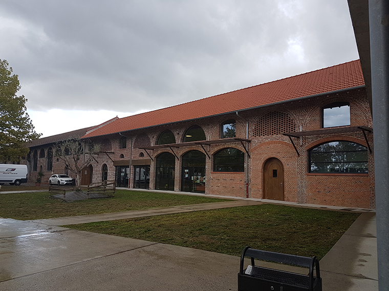 reconversion d'une ancienne papeterie en médiathèque à Moissac